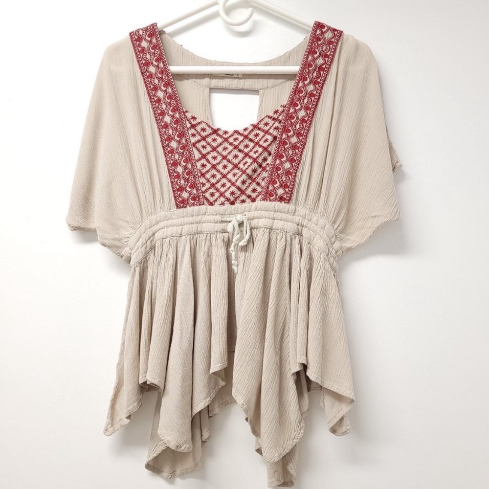 EUC🔹️Boho Embroidered Cut Out In Back Baby Doll Style Top EUC